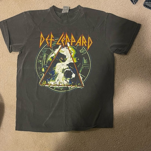 Def Leppard Graphic T-Shirts - 2 Gray 1 Red - Picture 3 of 3